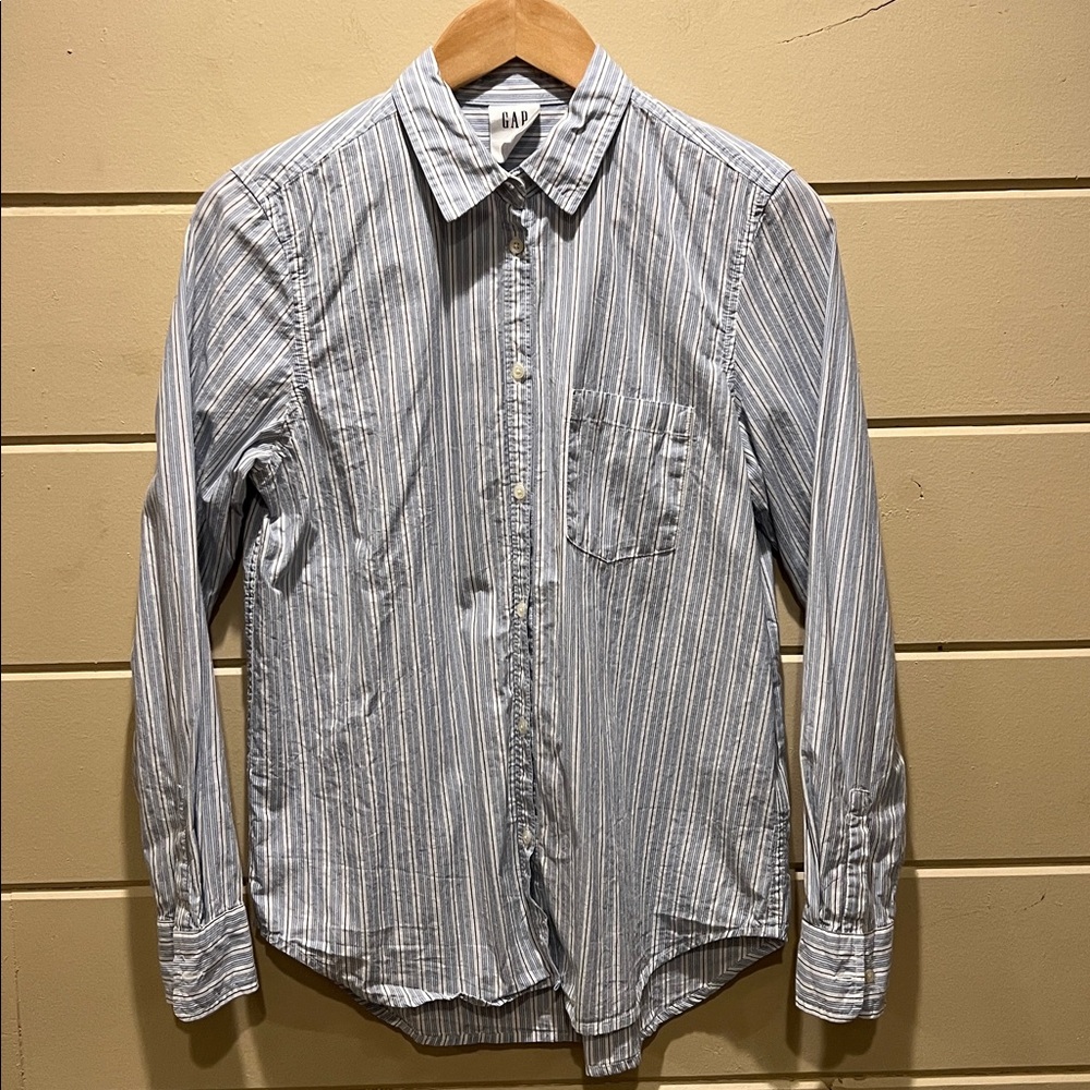 Gap 100% cotton button down classic blue striped shirt size M